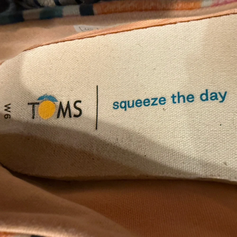 TOMS Women's Pink and Orange Espadrilles Women’s‎ size 6 squeeze the day